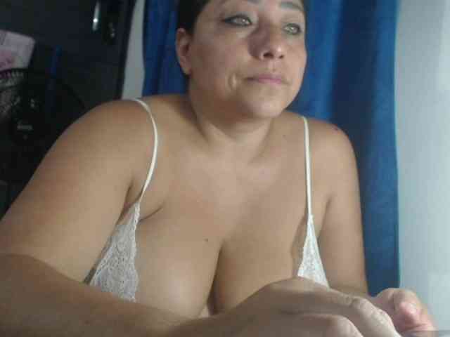 adrianamilf44 webcam