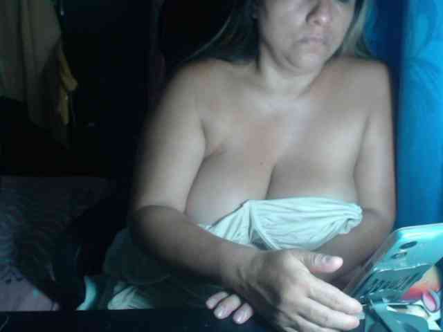adrianamilf44 webcam