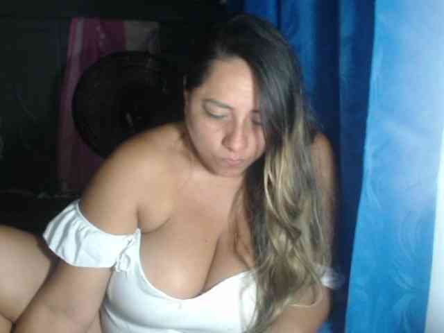 adrianamilf44 webcam