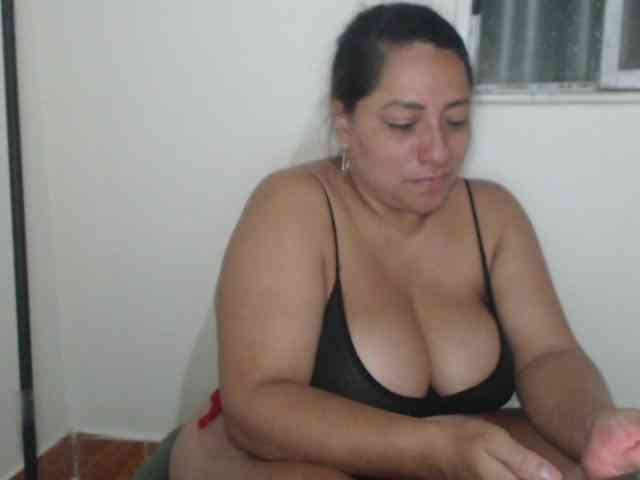 adrianamilf44 webcam