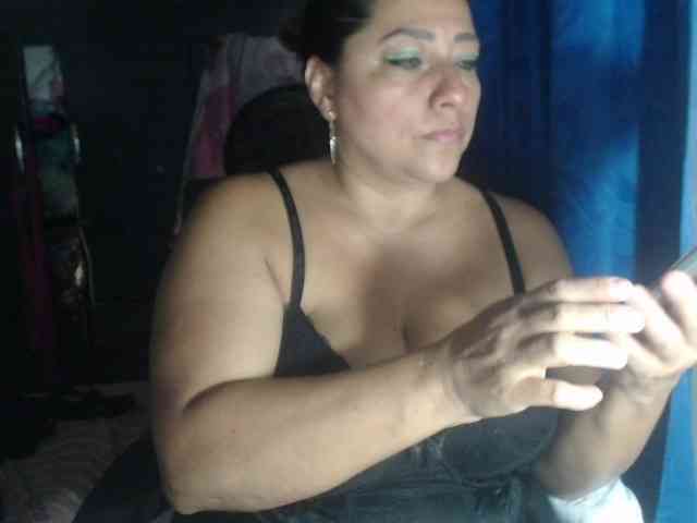 adrianamilf44 webcam