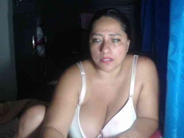 adrianamilf44 webcam