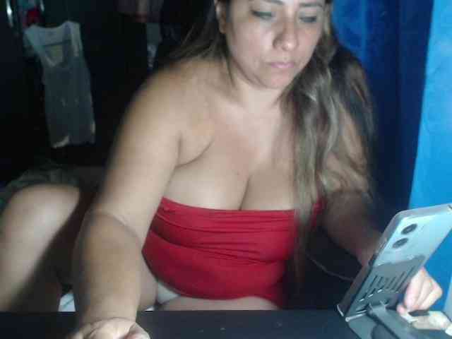 adrianamilf44 webcam