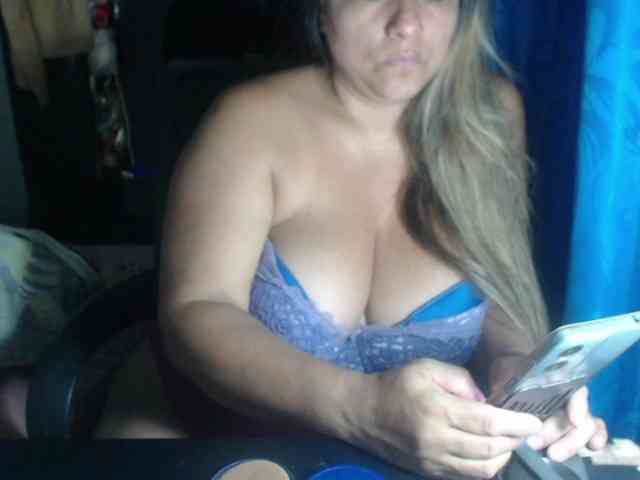 adrianamilf44 webcam