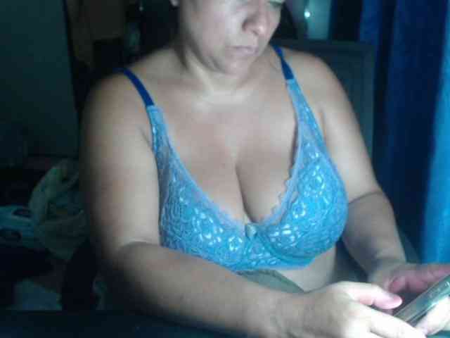 adrianamilf44 webcam