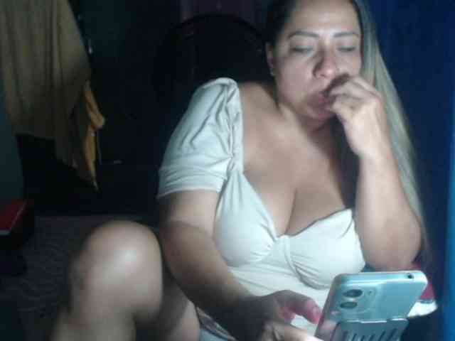 adrianamilf44 webcam