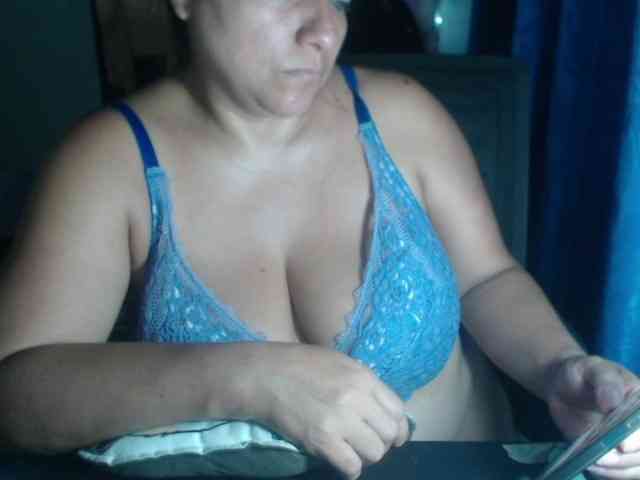 adrianamilf44 webcam