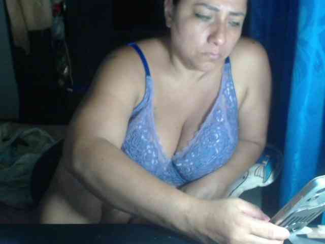 adrianamilf44 webcam
