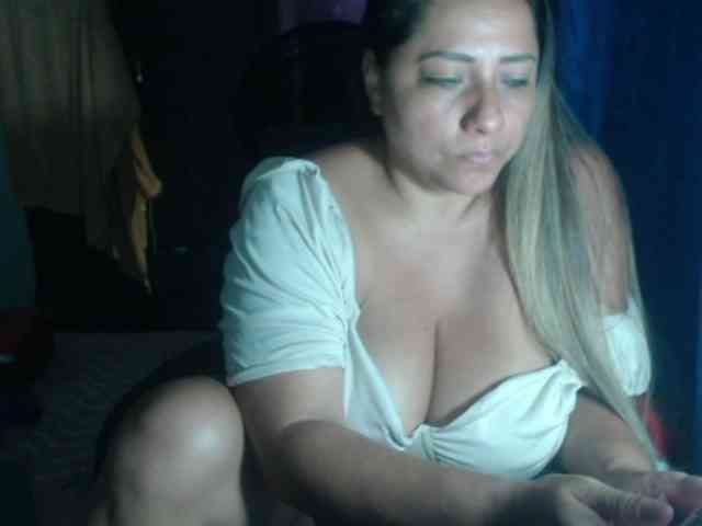 adrianamilf44 webcam