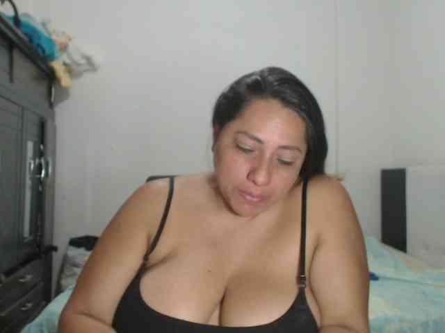adrianamilf44 webcam