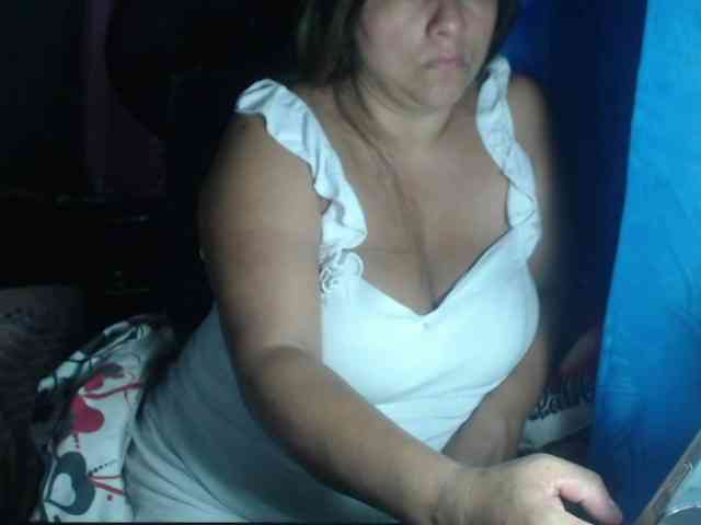 adrianamilf44 webcam