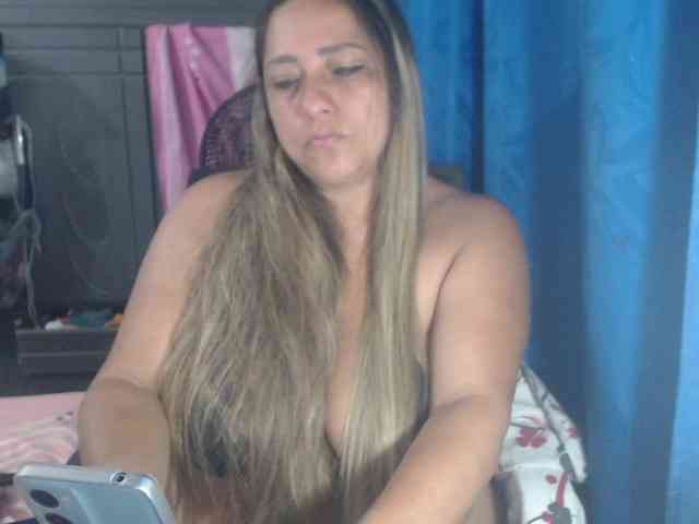 adrianamilf44 webcam