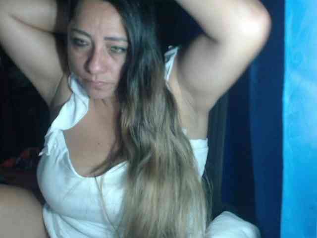 adrianamilf44 webcam