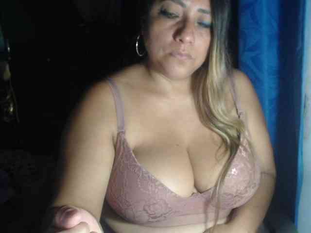adrianamilf44 webcam