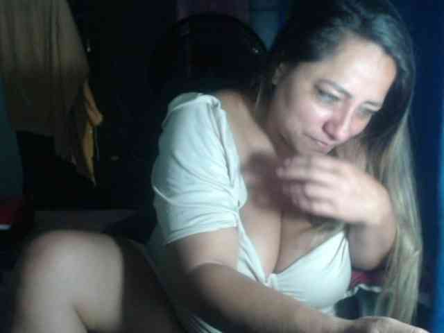 adrianamilf44 webcam
