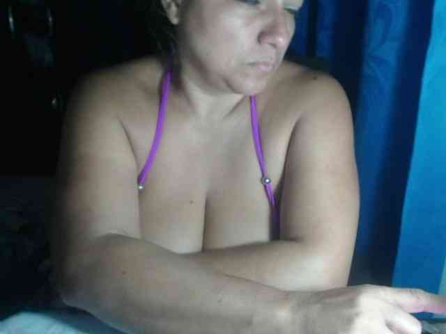 adrianamilf44 webcam