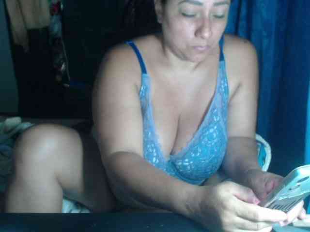 adrianamilf44 webcam