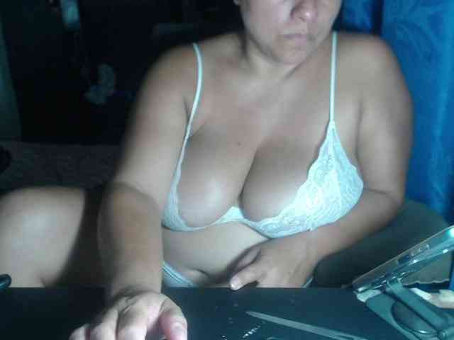 adrianamilf44 webcam