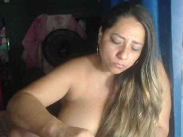 adrianamilf44 webcam
