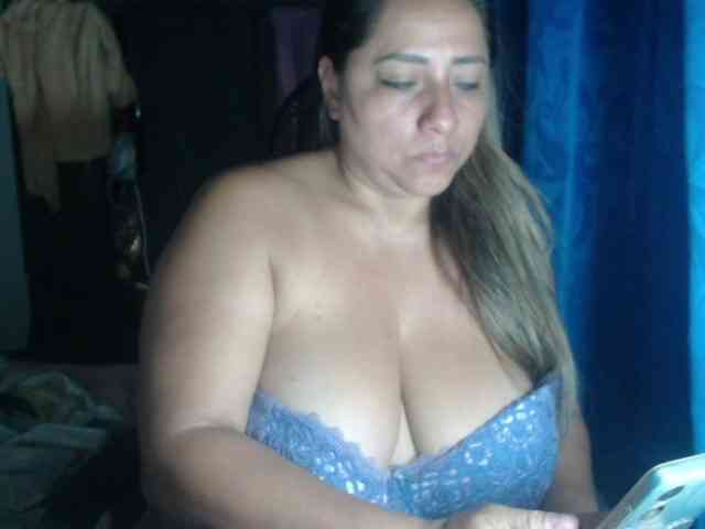 adrianamilf44 webcam