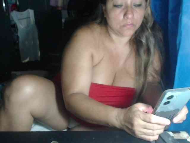 adrianamilf44 webcam