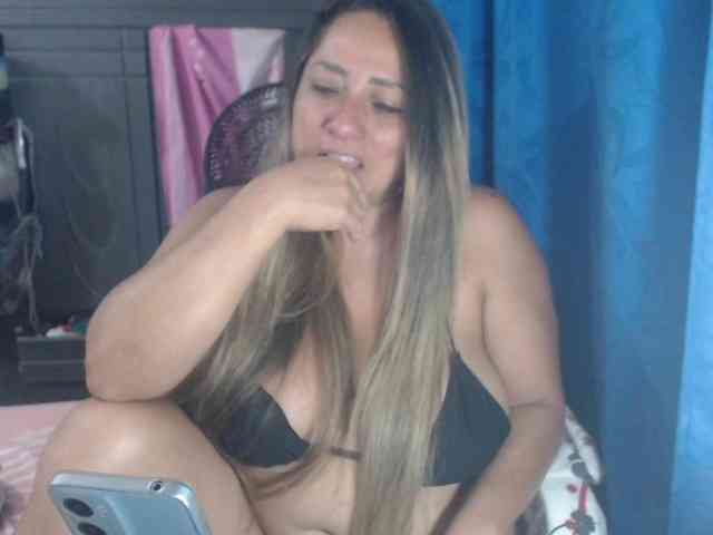adrianamilf44 webcam