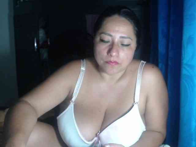 adrianamilf44 webcam