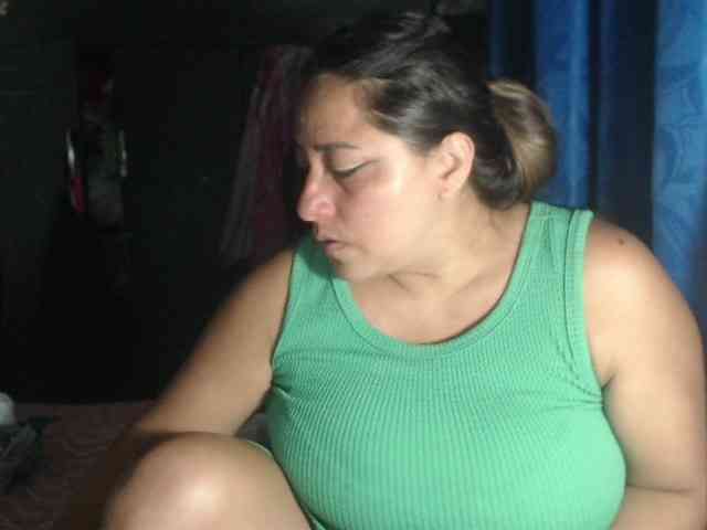 adrianamilf44 webcam