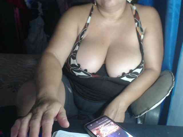 adrianamilf44 webcam