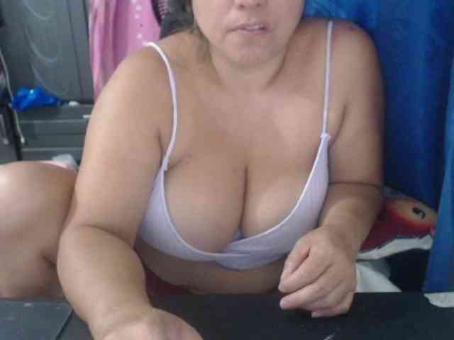 adrianamilf44 webcam