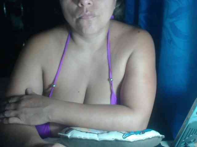 adrianamilf44 webcam