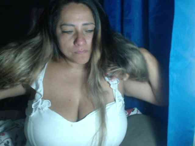 adrianamilf44 webcam