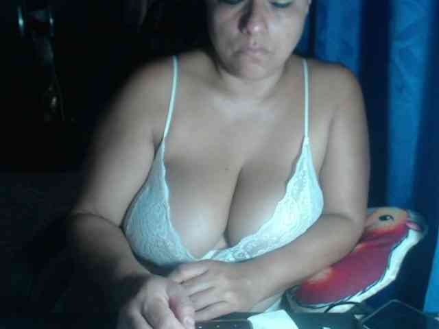 adrianamilf44 webcam