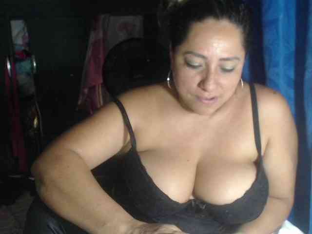 adrianamilf44 webcam