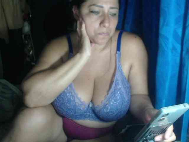 adrianamilf44 webcam