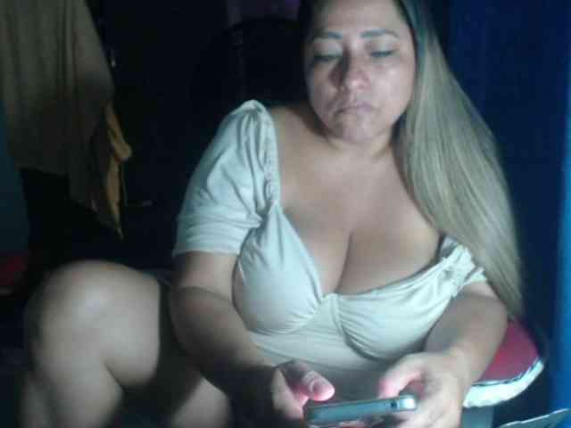 adrianamilf44 webcam