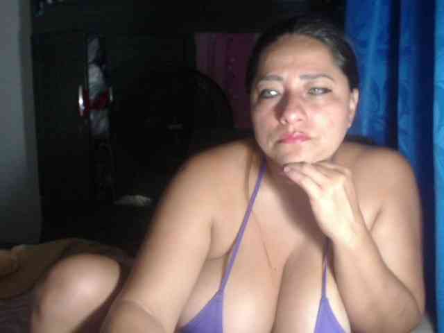 adrianamilf44 webcam