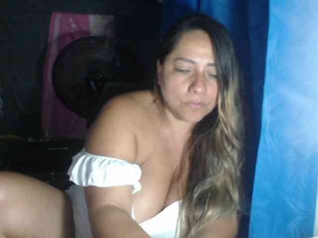 adrianamilf44 webcam