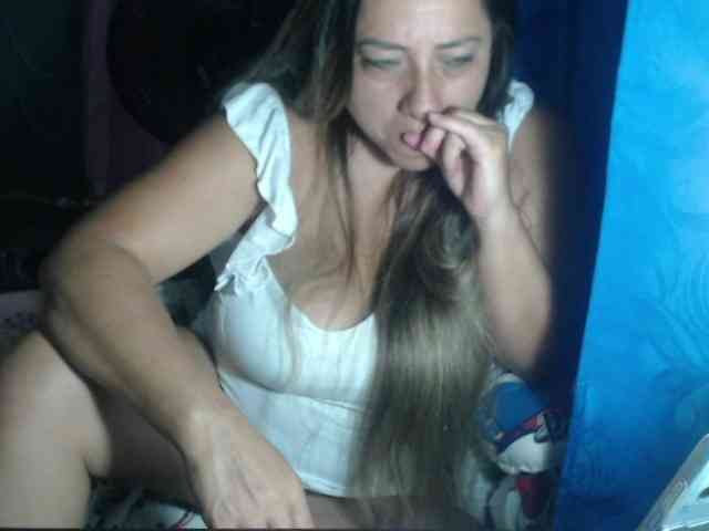 adrianamilf44 webcam