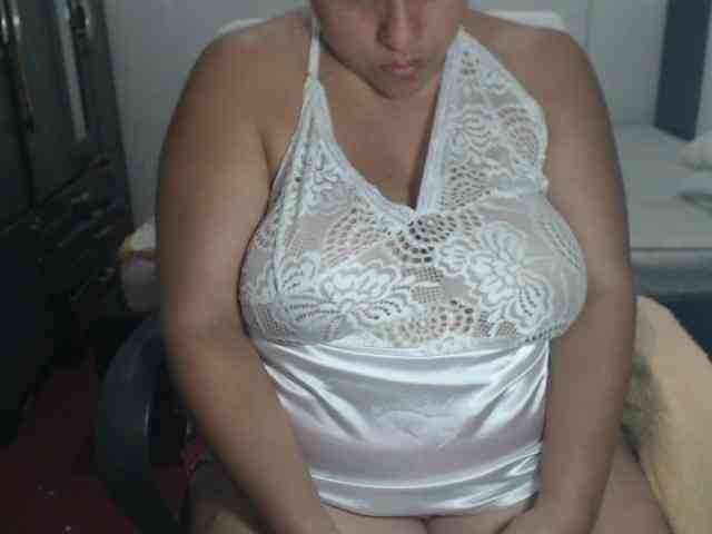 adrianamilf44 webcam