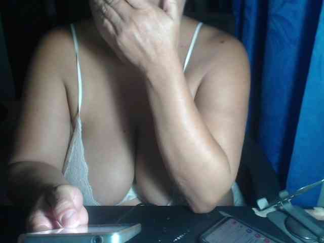 adrianamilf44 webcam