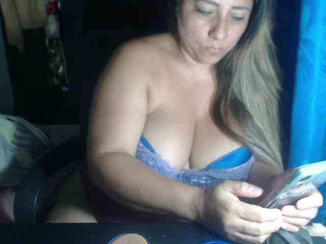 adrianamilf44 webcam