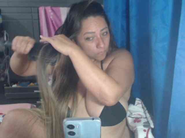 adrianamilf44 webcam