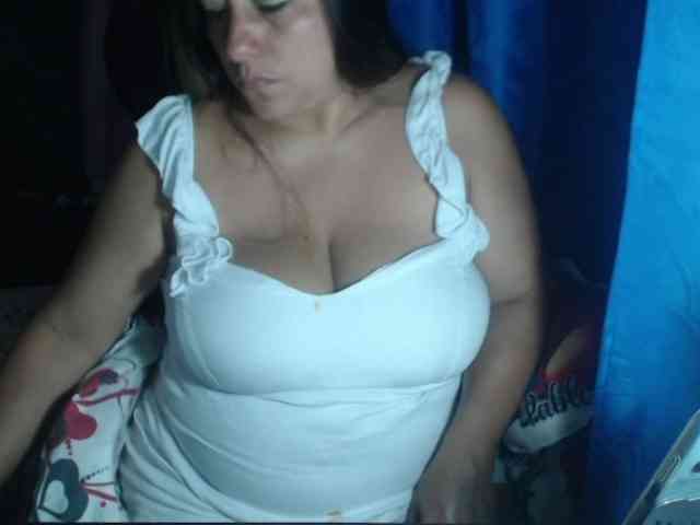 adrianamilf44 webcam