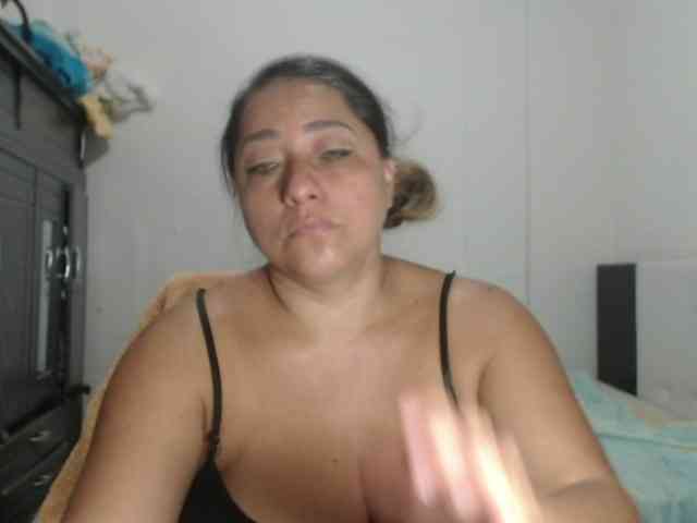 adrianamilf44 webcam