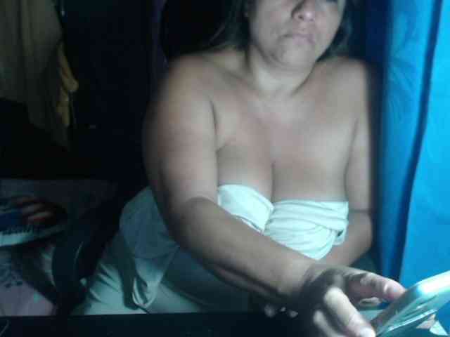 adrianamilf44 webcam
