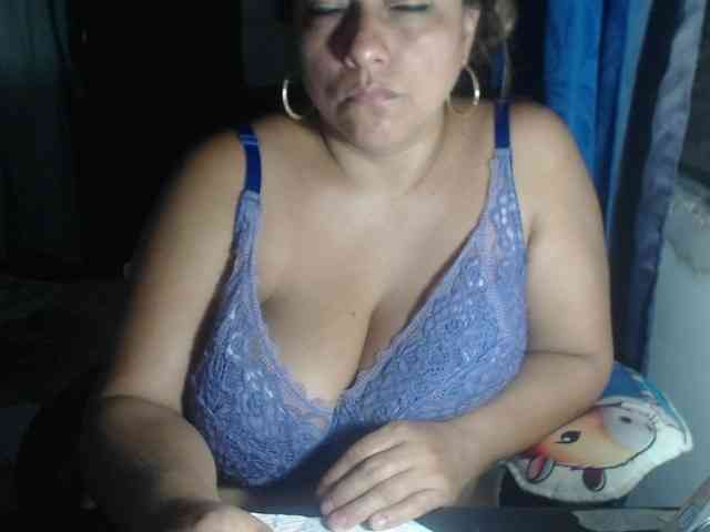 adrianamilf44 webcam