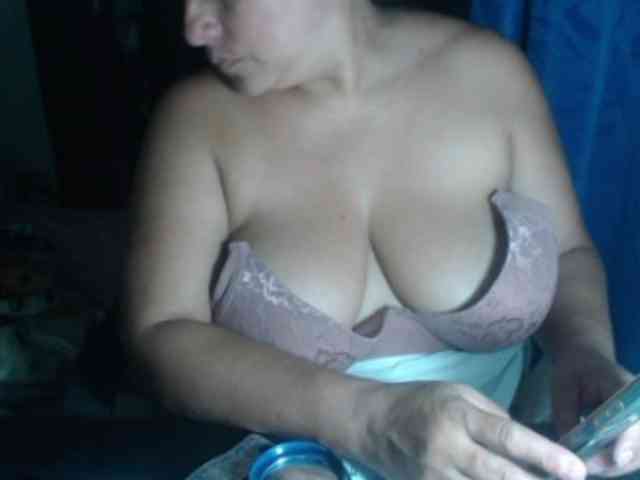adrianamilf44 webcam