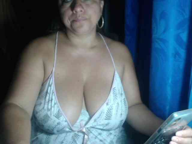 adrianamilf44 webcam