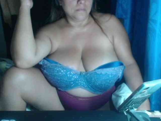 adrianamilf44 webcam